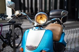 Bijzondere bromfietsen met kenteken Friese wegen op